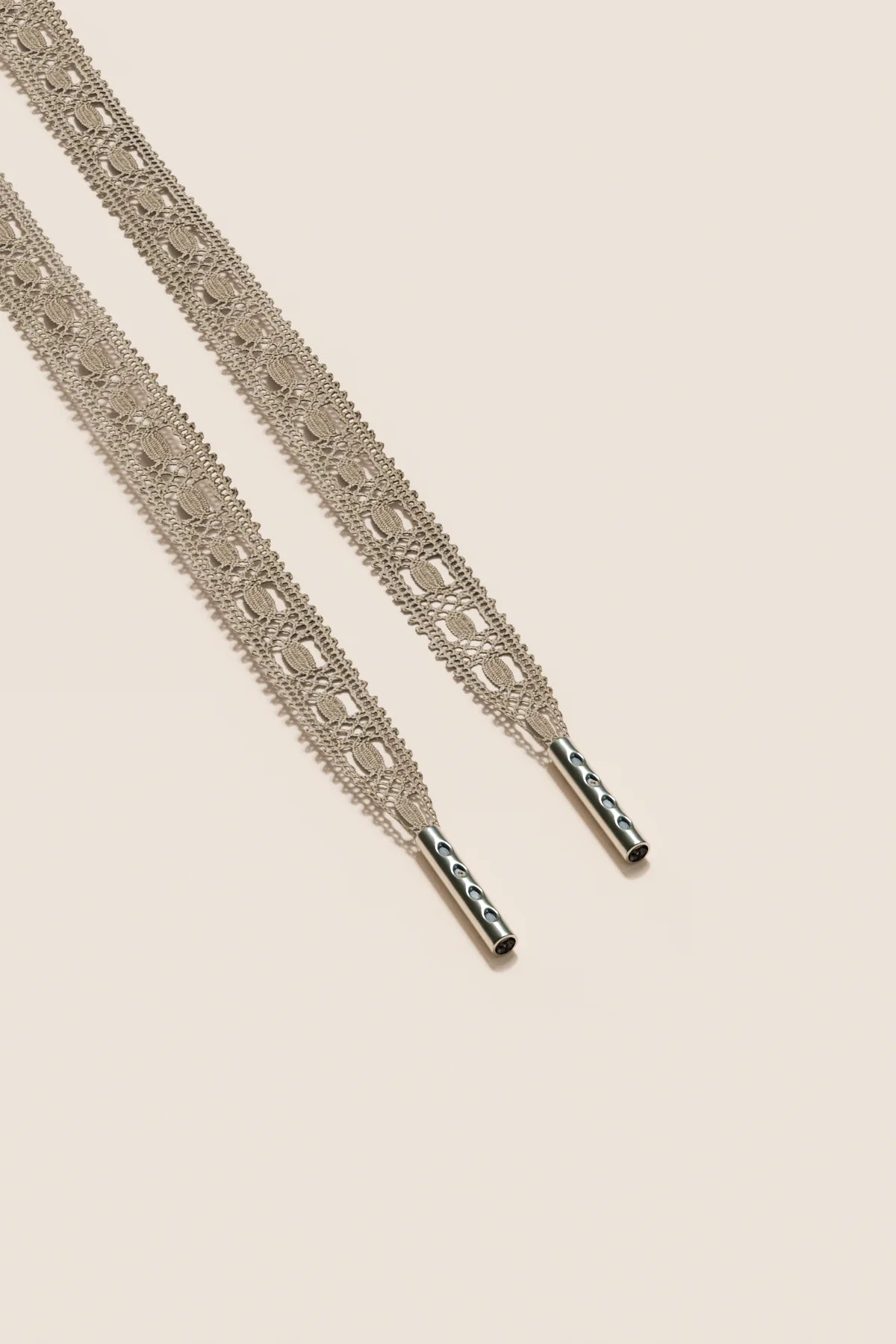 Senkels Bone White Crochet Shoelaces with Nickel Aglets
