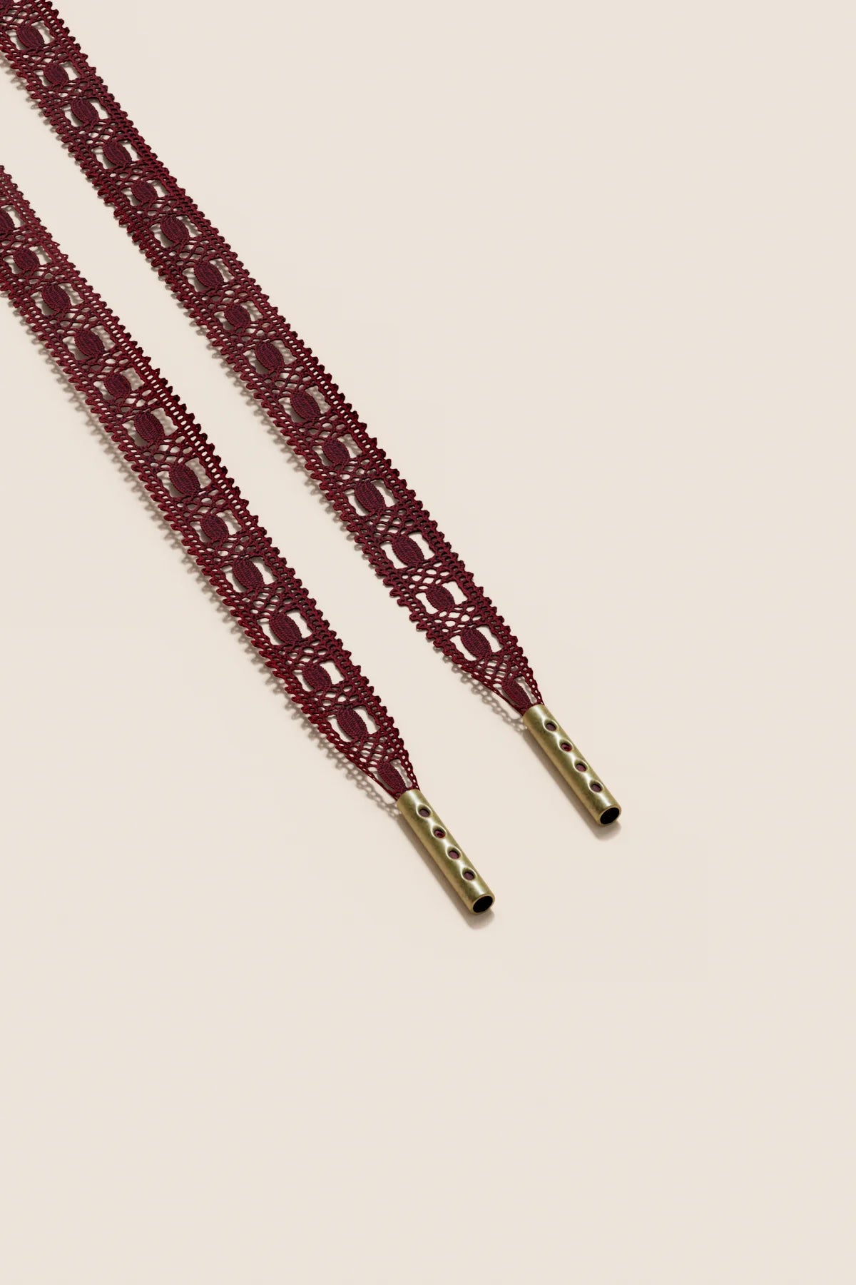 Senkels Bordeaux Crochet Shoelaces with Brass Aglets