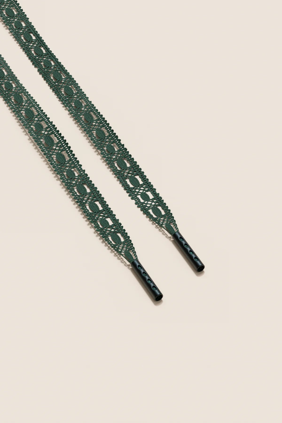 Senkels Grass Green Crochet Shoelaces with Black Matte Aglets