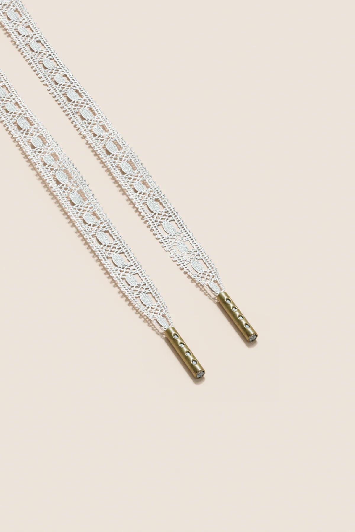 Senkels Off White Crochet Shoelaces with Brass Aglets
